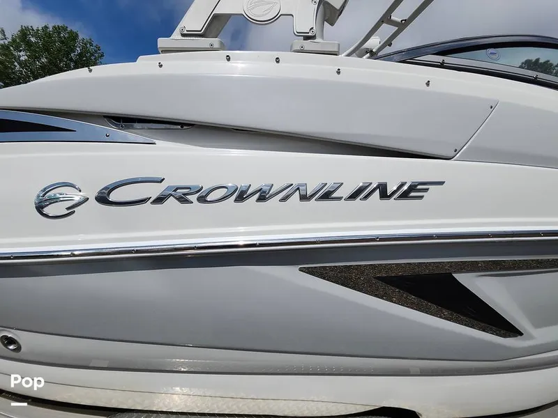 Slide: The Image of Crownline Boats E255 XS 2022 - 16321445