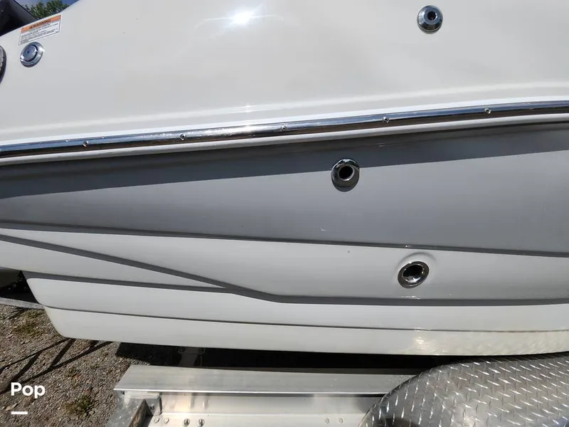Slide: The Image of Crownline Boats E255 XS 2022 - 16321446