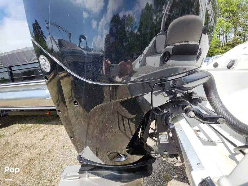 Slide: The Image of Crownline Boats E255 XS 2022 - 16321452