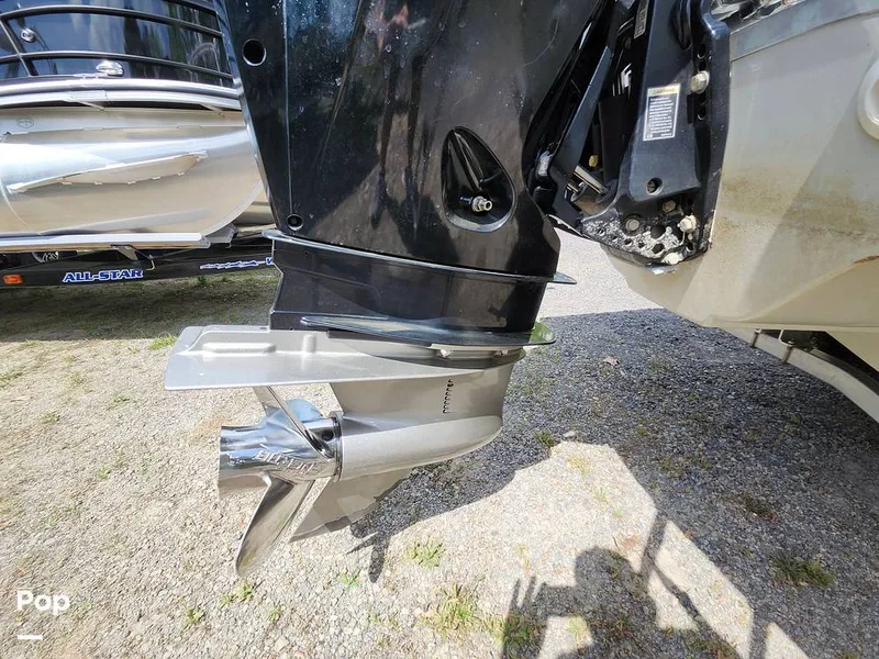 Slide: The Image of Crownline Boats E255 XS 2022 - 16321453