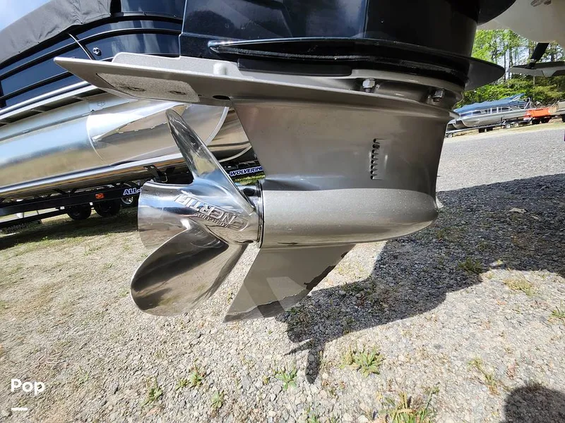 Slide: The Image of Crownline Boats E255 XS 2022 - 16321454