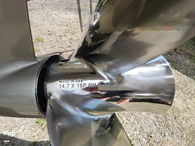 Slide: The Image of Crownline Boats E255 XS 2022 - 16321457