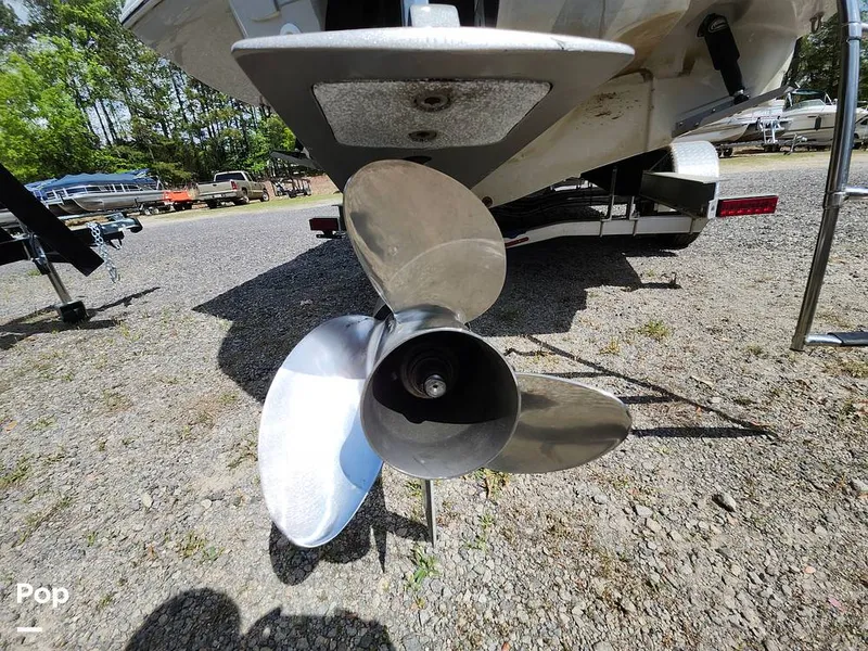 Slide: The Image of Crownline Boats E255 XS 2022 - 16321458