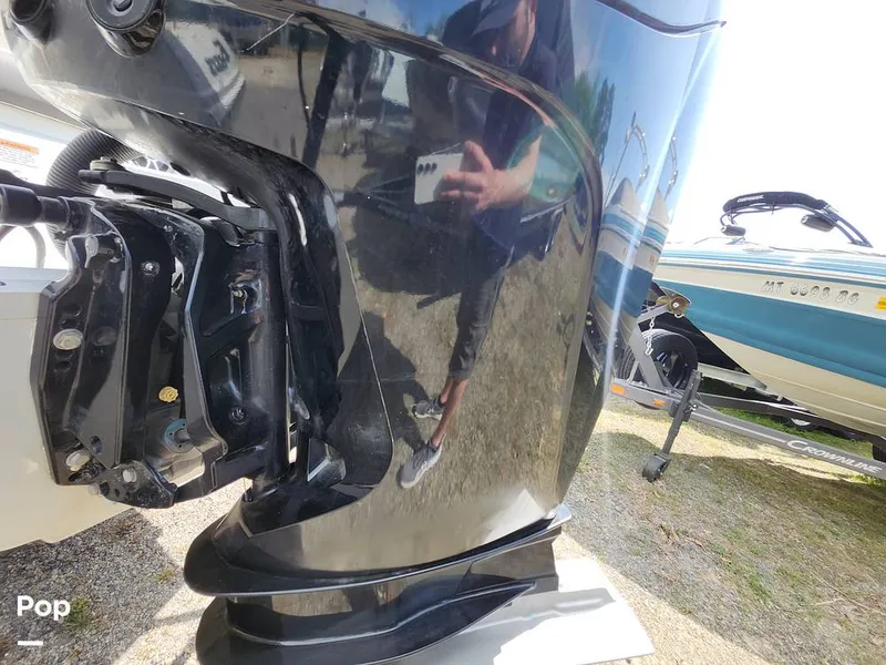 Slide: The Image of Crownline Boats E255 XS 2022 - 16321459