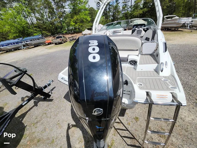Slide: The Image of Crownline Boats E255 XS 2022 - 16321465