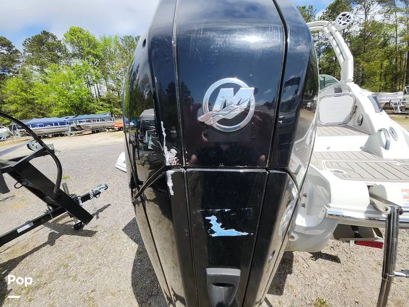 Slide: The Image of Crownline Boats E255 XS 2022 - 16321466