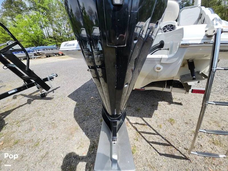 Slide: The Image of Crownline Boats E255 XS 2022 - 16321467