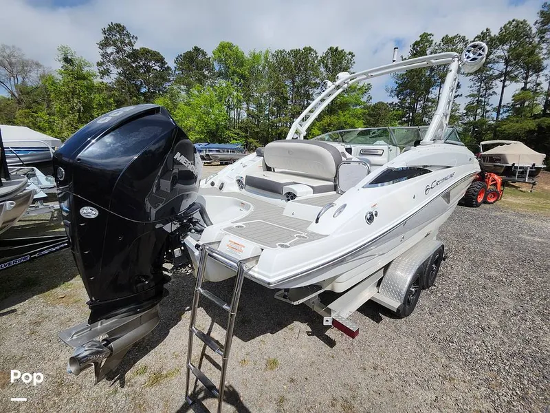 Slide: The Image of Crownline Boats E255 XS 2022 - 16321416