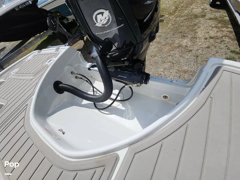 Slide: The Image of Crownline Boats E255 XS 2022 - 16321475