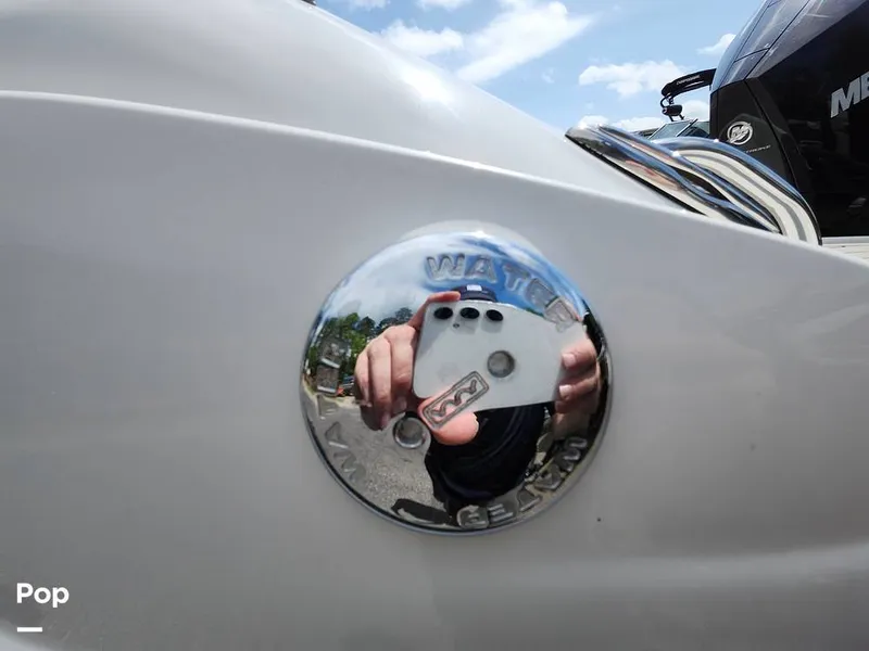 Slide: The Image of Crownline Boats E255 XS 2022 - 16321478