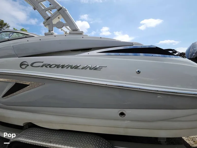 Slide: The Image of Crownline Boats E255 XS 2022 - 16321480