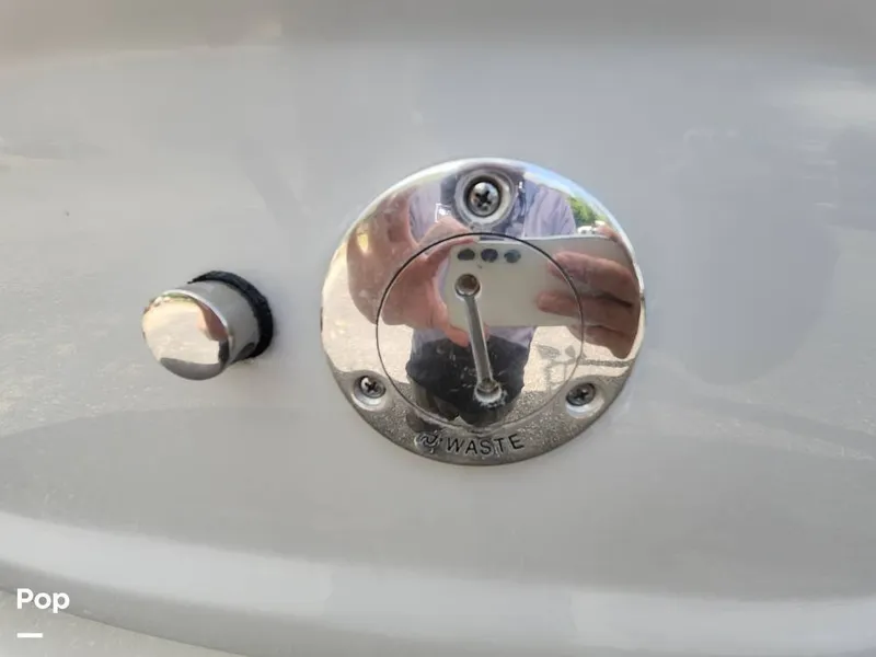 Slide: The Image of Crownline Boats E255 XS 2022 - 16321485