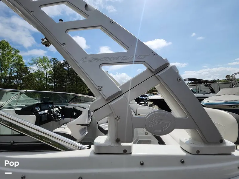 Slide: The Image of Crownline Boats E255 XS 2022 - 16321486