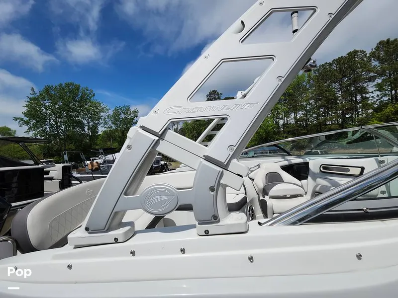 Slide: The Image of Crownline Boats E255 XS 2022 - 16321487