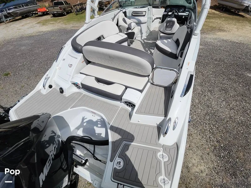 Slide: The Image of Crownline Boats E255 XS 2022 - 16321488