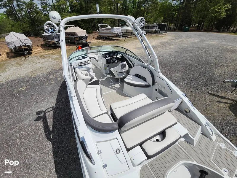 Slide: The Image of Crownline Boats E255 XS 2022 - 16321491