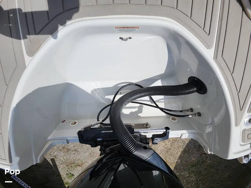 Slide: The Image of Crownline Boats E255 XS 2022 - 16321490