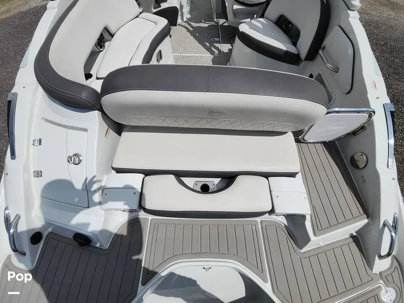 Slide: The Image of Crownline Boats E255 XS 2022 - 16321493