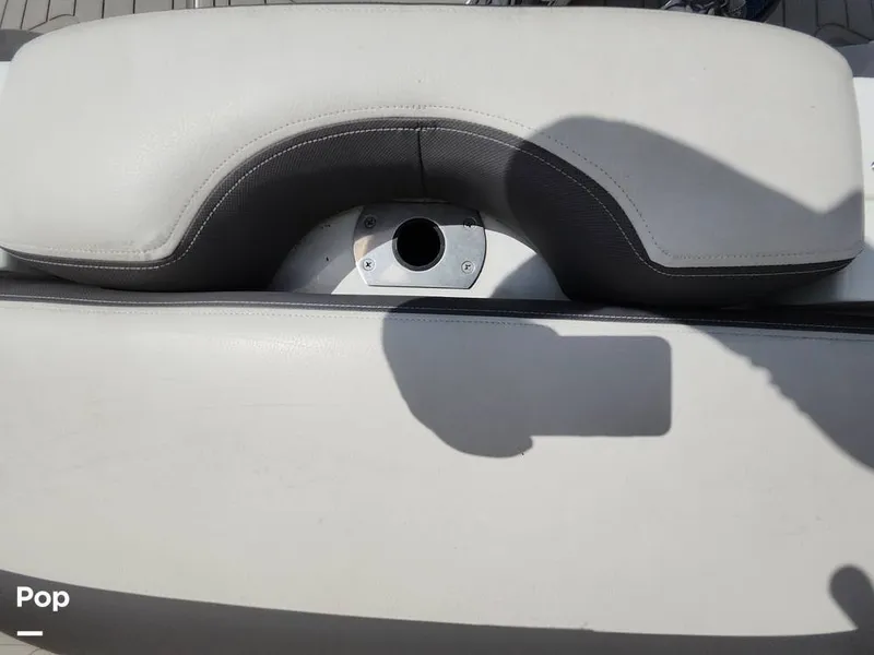 Slide: The Image of Crownline Boats E255 XS 2022 - 16321495