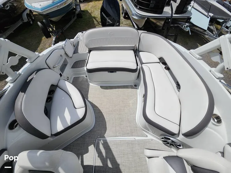 Slide: The Image of Crownline Boats E255 XS 2022 - 16321498