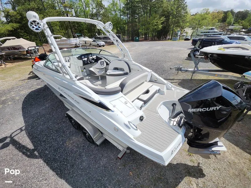 Slide: The Image of Crownline Boats E255 XS 2022 - 16321419