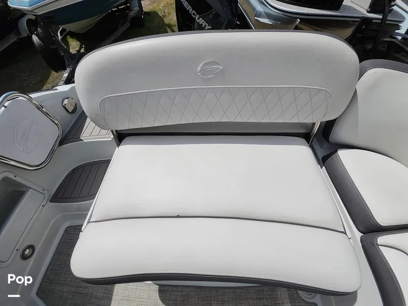 Slide: The Image of Crownline Boats E255 XS 2022 - 16321501