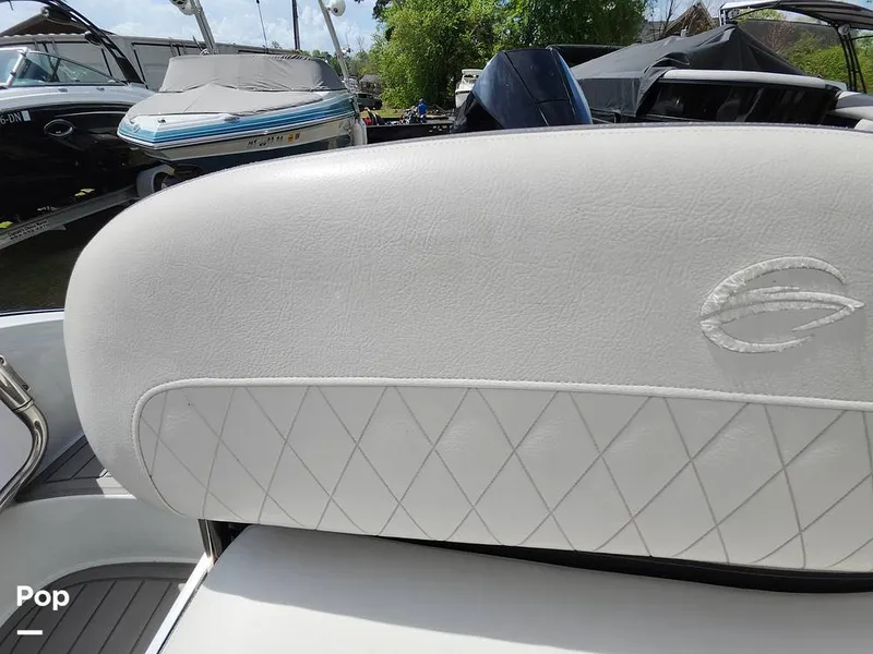 Slide: The Image of Crownline Boats E255 XS 2022 - 16321502