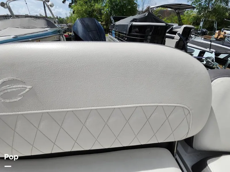 Slide: The Image of Crownline Boats E255 XS 2022 - 16321503