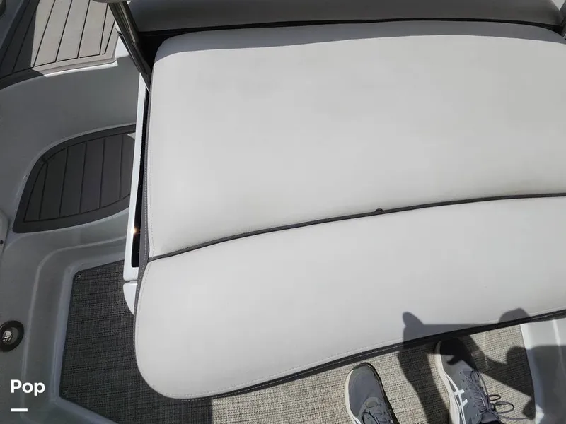 Slide: The Image of Crownline Boats E255 XS 2022 - 16321505