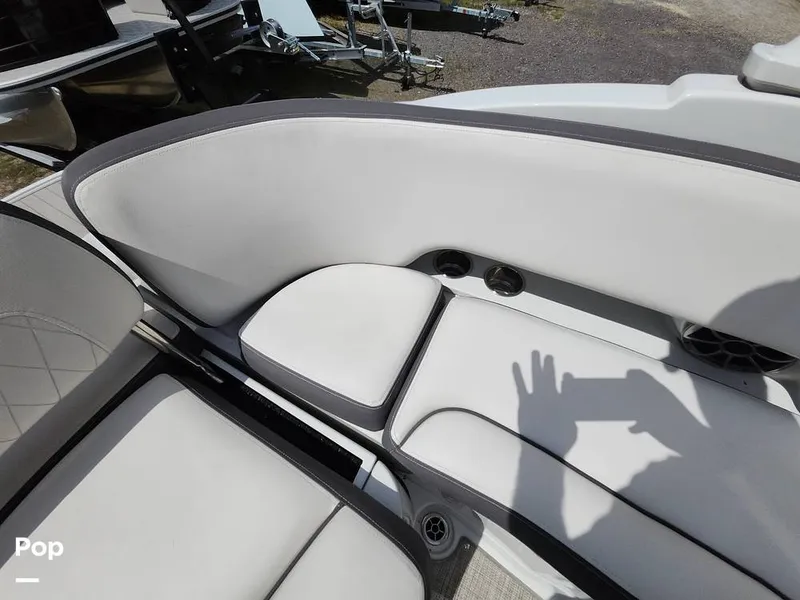 Slide: The Image of Crownline Boats E255 XS 2022 - 16321509