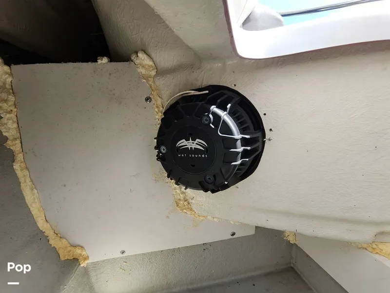 Slide: The Image of Crownline Boats E255 XS 2022 - 16321661