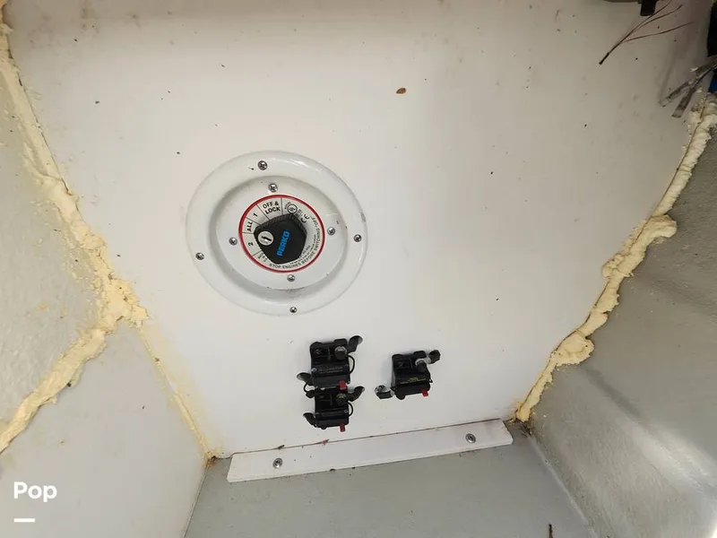 Slide: The Image of Crownline Boats E255 XS 2022 - 16321660