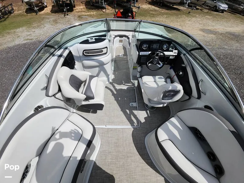 Slide: The Image of Crownline Boats E255 XS 2022 - 16321513