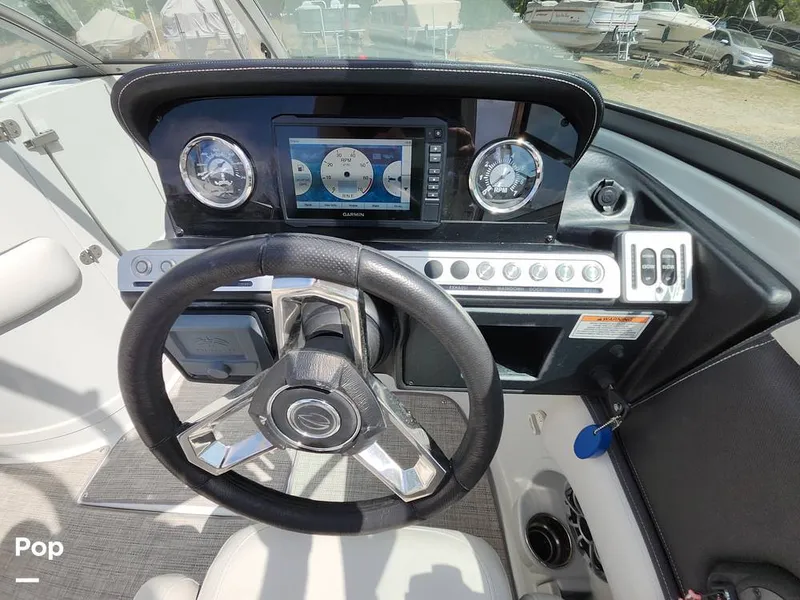 Slide: The Image of Crownline Boats E255 XS 2022 - 16321514