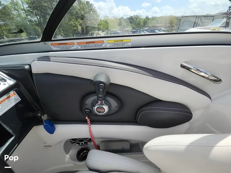 Slide: The Image of Crownline Boats E255 XS 2022 - 16321515