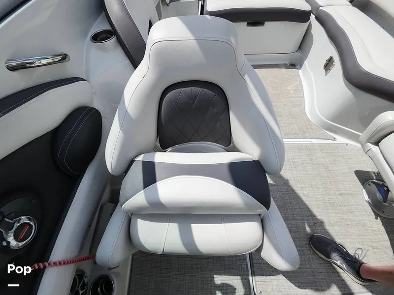 Slide: The Image of Crownline Boats E255 XS 2022 - 16321517