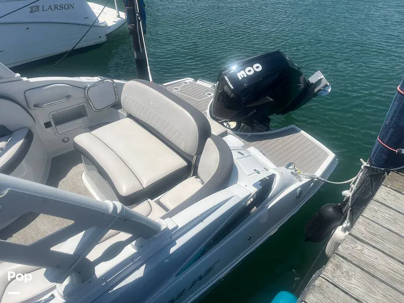 Slide: The Image of Crownline Boats E255 XS 2022 - 16500588