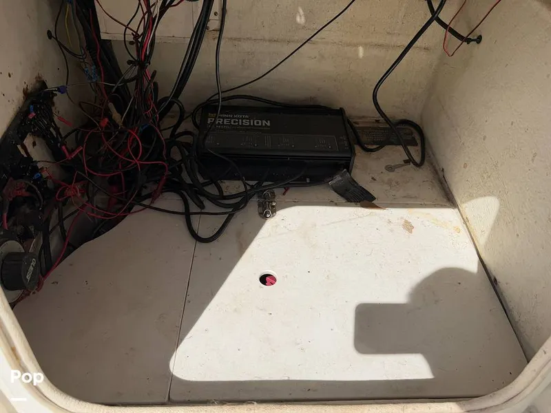 Slide: The Image of Triton 220 LTS 2005 - 16294444