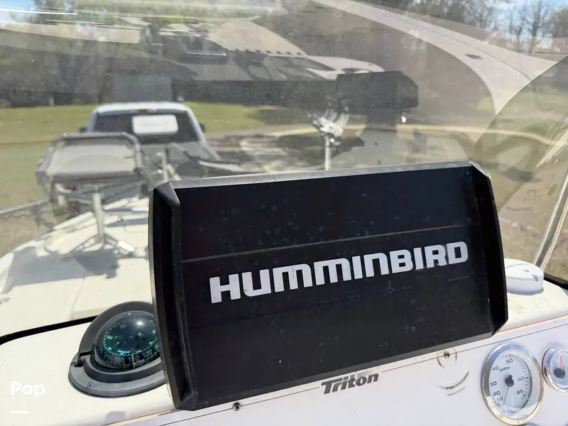 Slide: The Image of Triton 220 LTS 2005 - 16294459