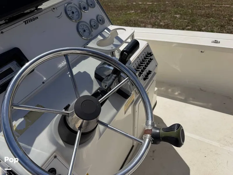 Slide: The Image of Triton 220 LTS 2005 - 16294460