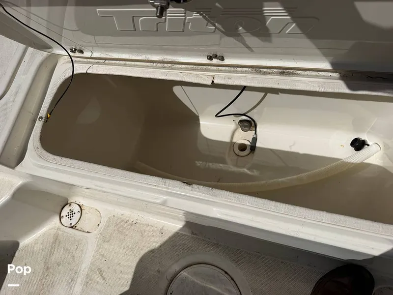 Slide: The Image of Triton 220 LTS 2005 - 16294480