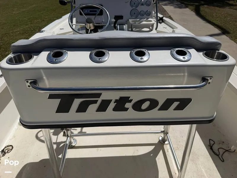 Slide: The Image of Triton 220 LTS 2005 - 16294484