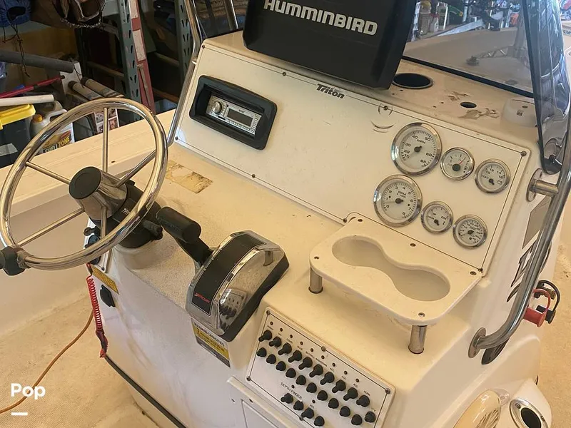 Slide: The Image of Triton 220 LTS 2005 - 16272159