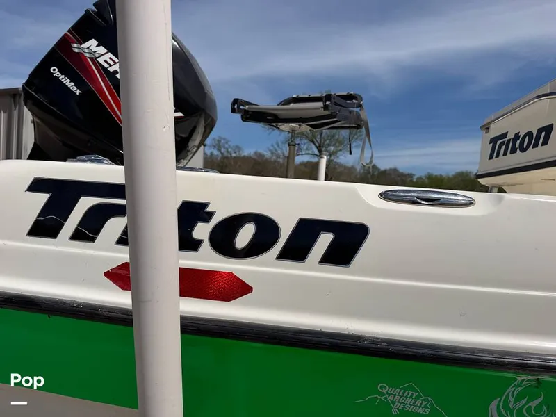 Slide: The Image of Triton 220 LTS 2005 - 16294344