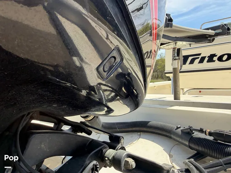 Slide: The Image of Triton 220 LTS 2005 - 16294353