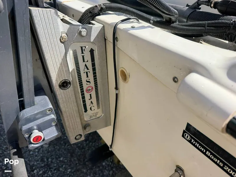 Slide: The Image of Triton 220 LTS 2005 - 16294356