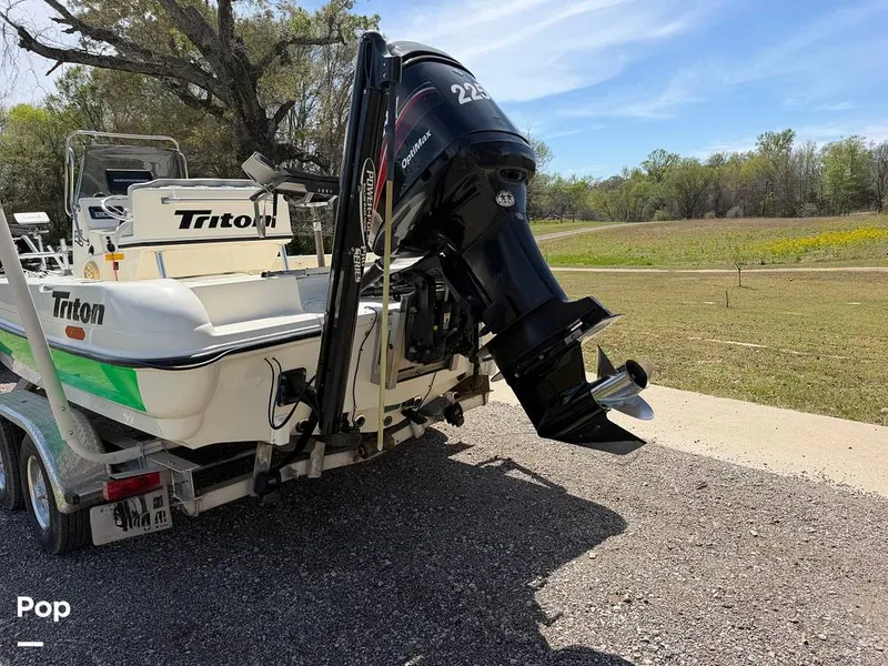Slide: The Image of Triton 220 LTS 2005 - 16294369