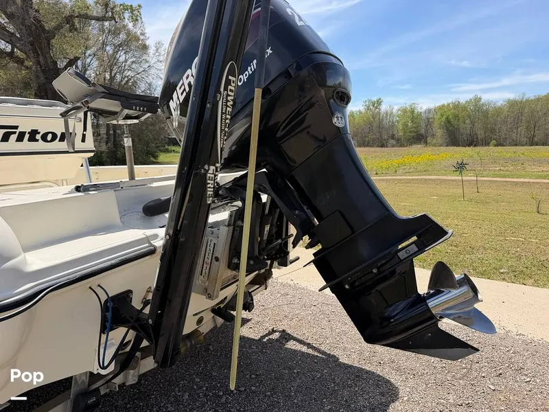 Slide: The Image of Triton 220 LTS 2005 - 16294370