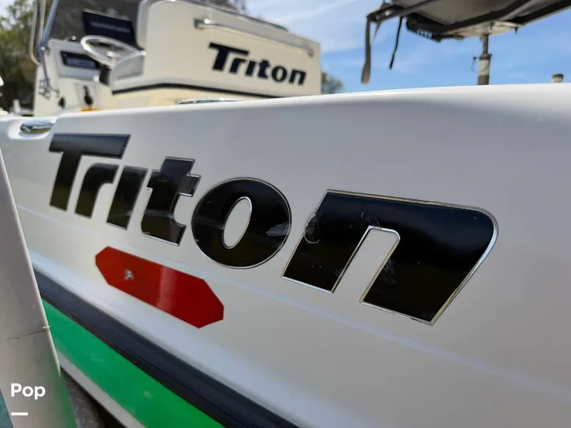 Slide: The Image of Triton 220 LTS 2005 - 16294371