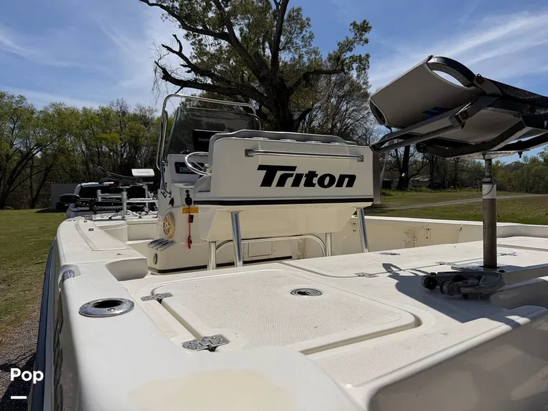 Slide: The Image of Triton 220 LTS 2005 - 16294372
